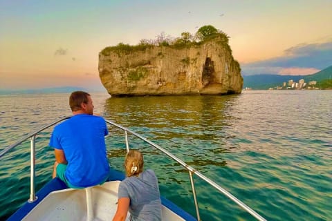 Sunset and Bioluminescence Boat Tour at Los Arcos Islands — photo 10