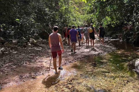 Aventura de senderismo en la selva y baño en cascada. Ecoparque Nogalito — photo 1