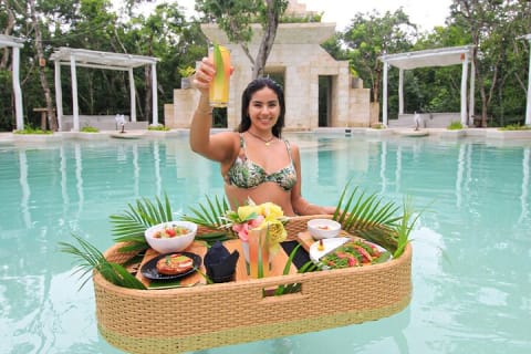 Floating breakfast in The Yellow Nest (near Dos Ojos cenote) — photo 5