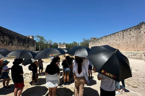 Tour to Chichen Itza-Tickets, food and cenote — photo 7