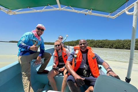 Paseo en lancha por los manglares de Celestún y playa desde Mérida — photo 2