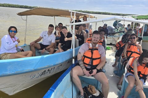 Paseo en lancha por los manglares de Celestún y playa desde Mérida — photo 3