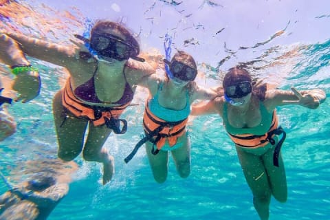 Isla Mujeres Catamaran, Open Bar and Beach Club Tour — photo 4