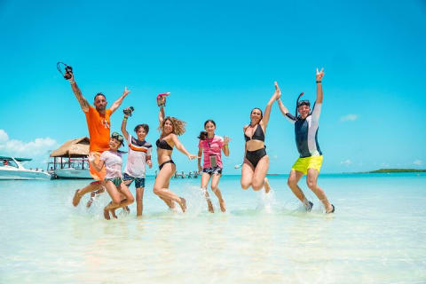 Beach Escape: Isla Contoy and Isla Mujeres with Snorkeling. — photo 10