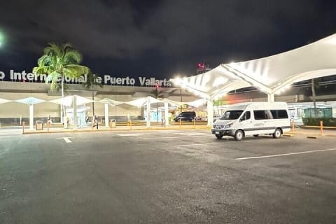 Private Roundtrip Transfer Airport Hotel or Airbnb up to 12px — photo 2