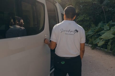 Airport Transfer One Way - Cancun / Tulum - Private or Luxury — photo 3