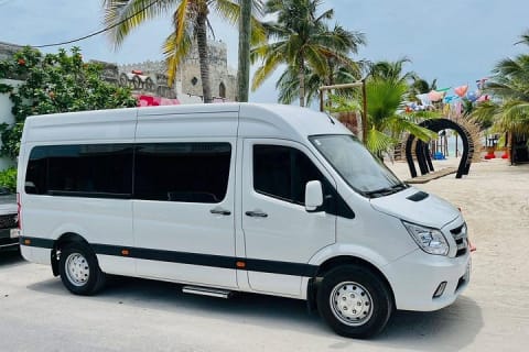 Renta de vans con chofer en Mérida, Yucatán, hasta 13 pasajeros — photo 6
