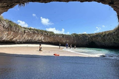 Exploring Marietas Islands Hidden Beach from Punta de Mita — photo 6