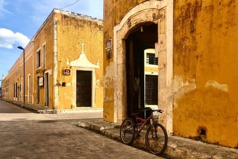 Mérida: Chichén Itzá, Izamal y cenote con almuerzo y traslado — photo 2