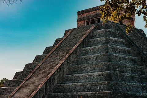 Mérida: Chichén Itzá, Izamal y cenote con almuerzo y traslado — photo 1