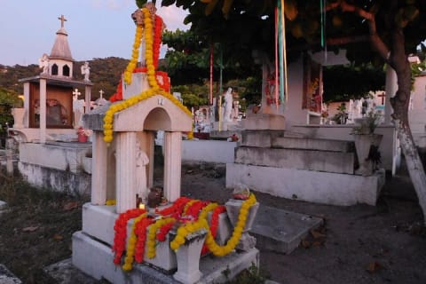 Recorrido a pie por el cementerio en Día de Muertos en Puerto Vallarta — photo 8