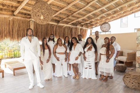 Group Photoshoot at Your Villa or the Beach in Tulum — photo 3
