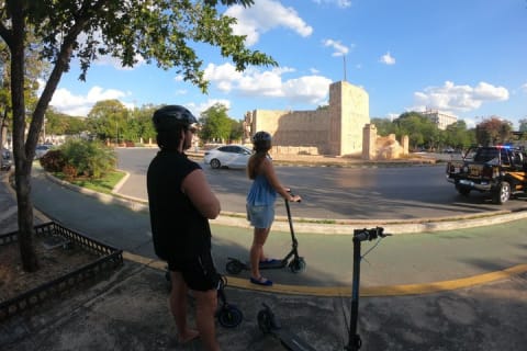 Mérida en trottinette électrique : Paseo de Montejo et parc La Plancha — photo 2