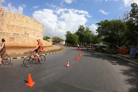 Mérida en trottinette électrique : Paseo de Montejo et parc La Plancha — photo 4