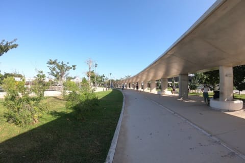 Mérida en trottinette électrique : Paseo de Montejo et parc La Plancha — photo 12