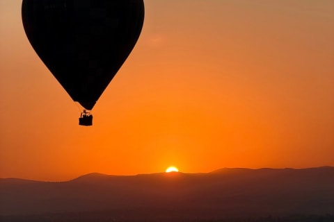 Balloon flight plus breakfast in cave with transportation — photo 4