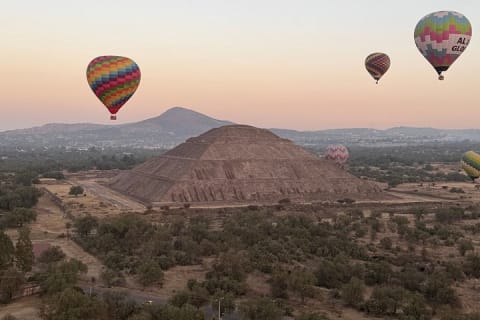 Balloon flight plus breakfast in cave with transportation — photo 6