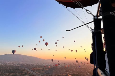 Balloon flight plus breakfast in cave with transportation — photo 8