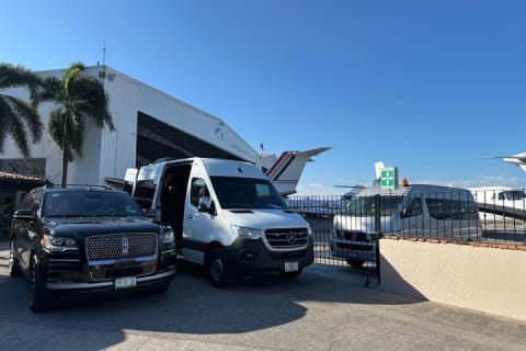 Transporte VIP del aeropuerto PVR a SIARI RITZ y NAUKA — photo 7