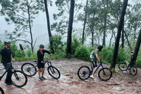Aventura en bicicleta de montaña en Valle de Bravo con guía local — photo 3