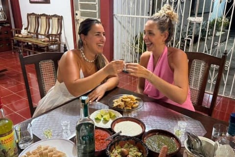 Noche de cocina mexicana práctica: empanadas, salsas y licores — photo 1