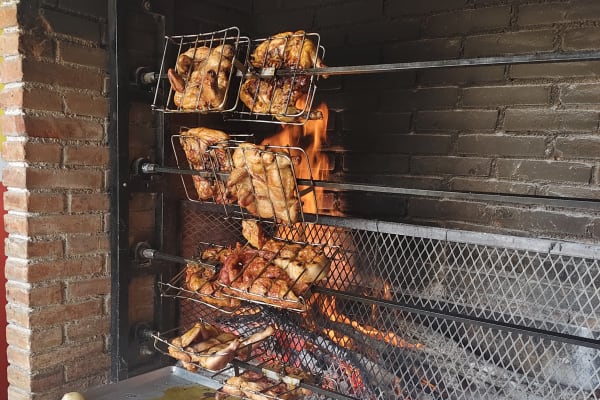 POLLOS & COSTILLAS A LA LEÑA FRAILES