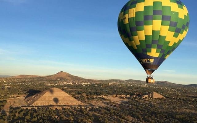 Full-Day Teotihuacan Hot Air Balloon Tour from Mexico City Including Transport