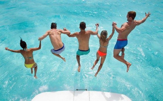 3-Hour 40' Sea Ray Private Yacht with Snacks & Open Bar.