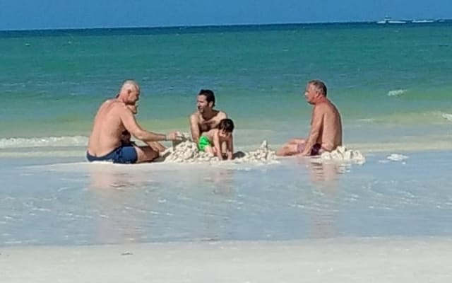 Isla Holbox All Inclusive with Transportation (Breakfast and Food Included) photo 4