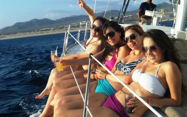 Crucero de lujo en velero con snorkel a Land's End en Cabo San Lucas photo 8