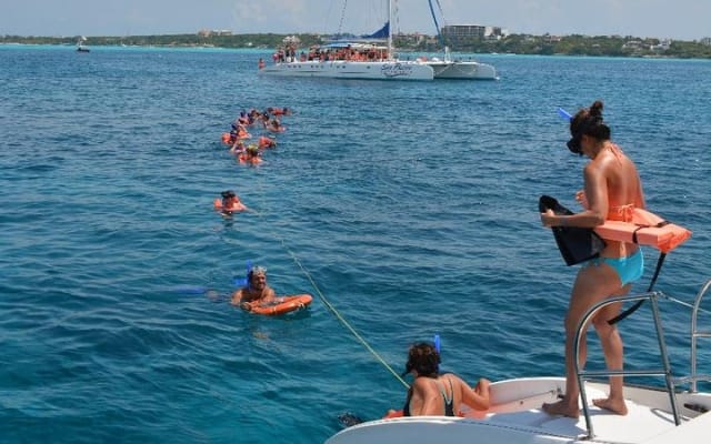 Amazing tour to the beauty Isla Mujeres with Snorkel and open bar photo 9