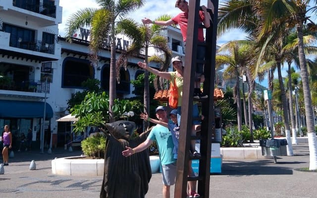 Tour privado educativo y divertido por la ciudad - Puerto Vallarta photo 5