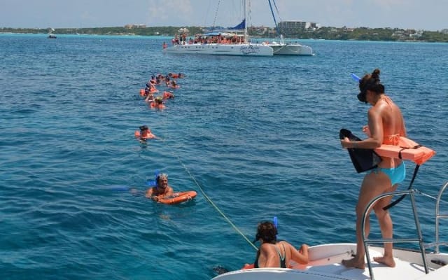 Cancun All Inclusive Catamaran Tour to Isla Mujeres photo 6