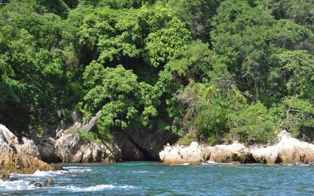 Yelapa and Majahuitas Snorkeling Cruise in Puerto Vallarta All Inclusive photo 4