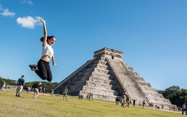 Chichén Itzá Tour with Cenote Xunáan, Valladolid & Lunch photo 2