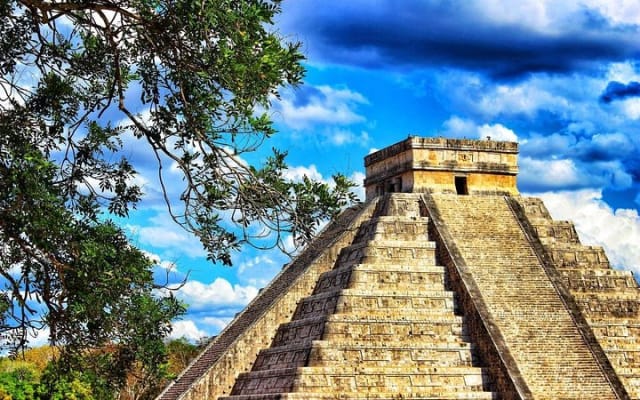 One day tour to the MAYAN ancient city Chichen Itza + Valladolid photo 2
