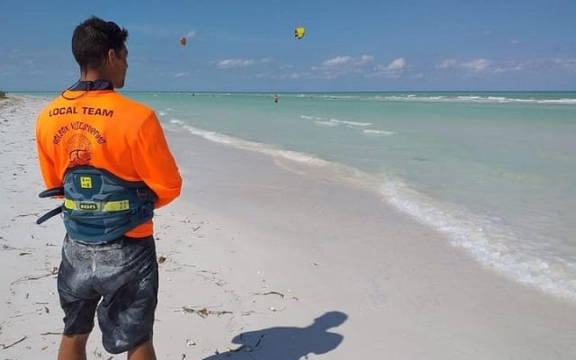 Kitesurfing lessons in Isla Holbox photo 9
