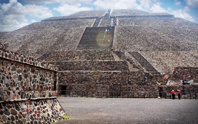 Teotihuacan & Basilica Guadalupe Tour with lunch
