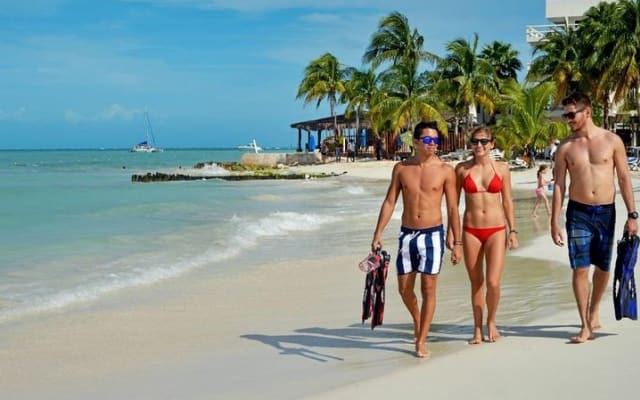 Travel ABOARD A JEEP and visit the most iconic places of Cozumel! photo 3