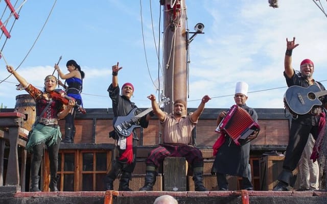 Show en vivo y cena Noche Pirata. photo 5