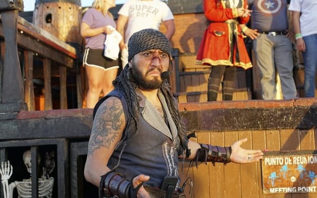 Show en vivo y cena Noche Pirata. photo 6