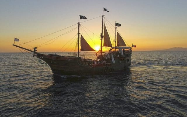 Show en vivo y cena Noche Pirata. photo 7