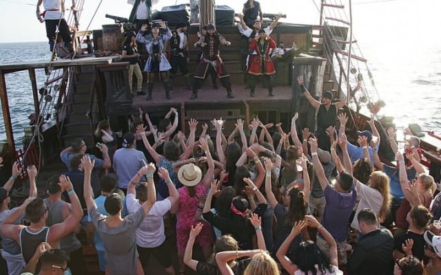 Show en vivo y cena Noche Pirata. photo 8