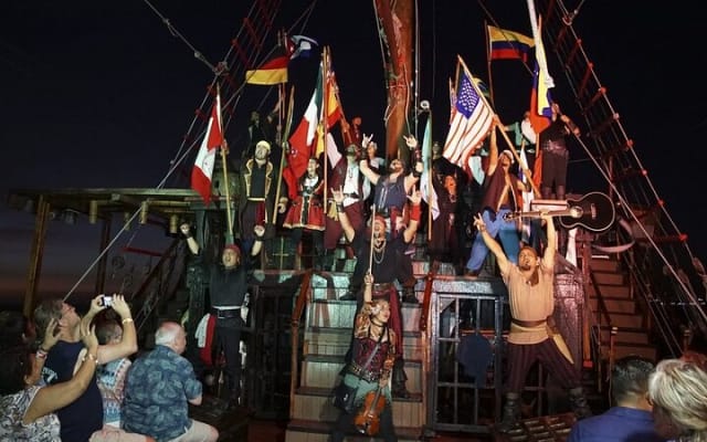 Show en vivo y cena Noche Pirata. photo 12