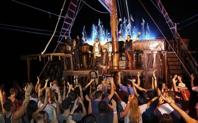 Spectacle de pirates à bord : dîner et spectacle photo 3