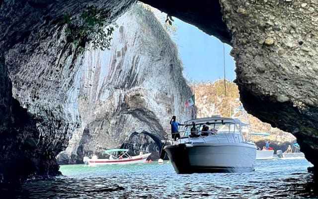 Private Yacht, Sightseeing, Snorkeling and Private beaches photo 2