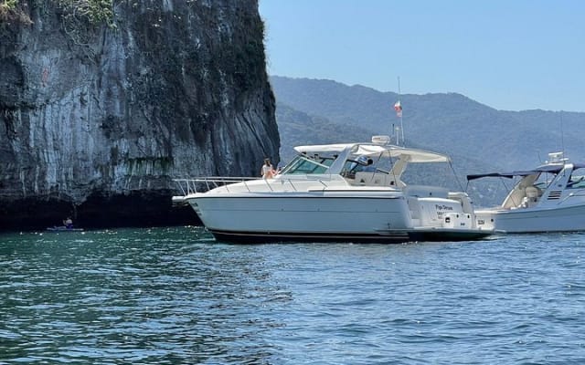 Private Yacht, Sightseeing, Snorkeling and Private beaches photo 5