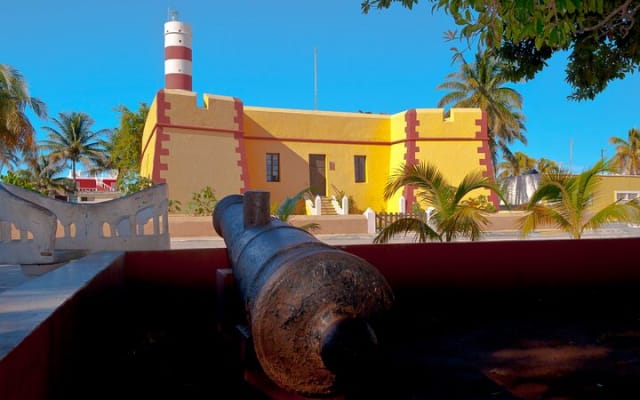 Tour privado al Pueblo Mágico de Sisal y kayak photo 4