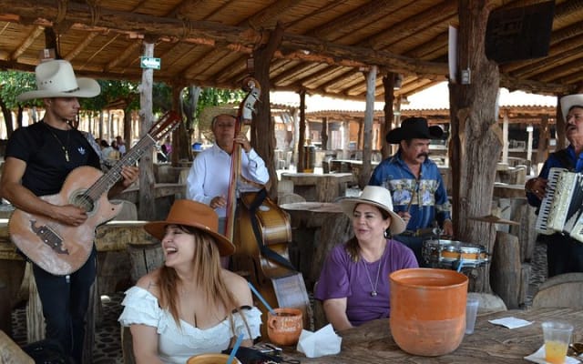 Tour de día completo a Tequila y Amatitán con diversión y cultura photo 12
