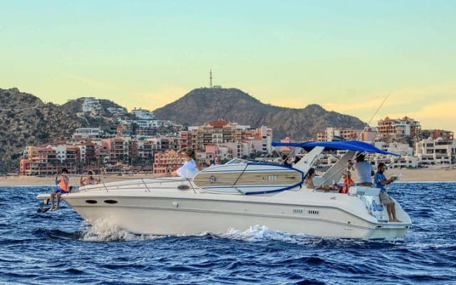 Crucero privado en yate por Cabo San Lucas con barra libre photo 7